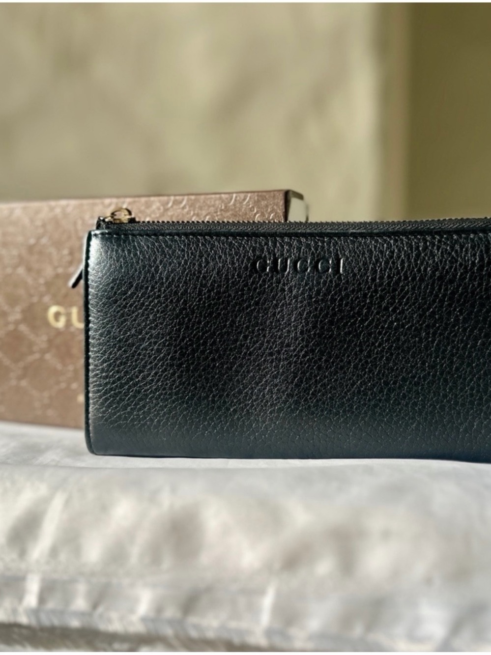 GUCCI Black Leather Zip Around Wallet